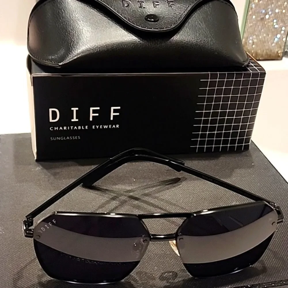 DIFF Eyewear Nolan Sunglasses-‎ Black/Grey